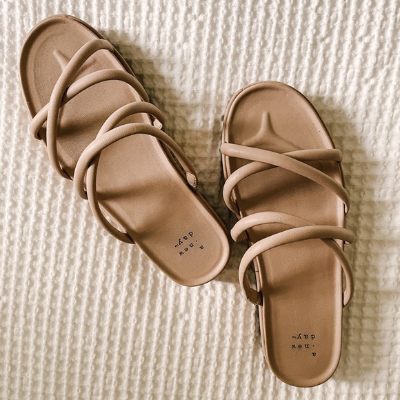 A New Day Blush Strappy Platform Sandals - Picture 4 of 4